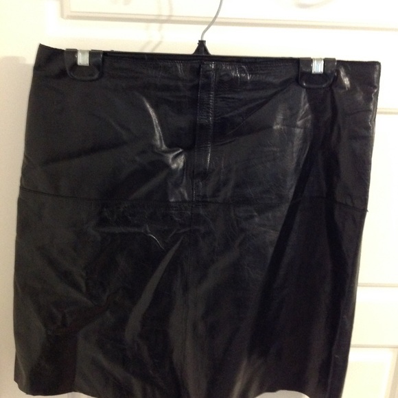 2/$40 GENUINE LEATHER-BANANA REPUBLIC 8 - Picture 6 of 9